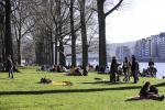 BELGIUM : LIEGE AFFLUENCE MODEREE AU PARC DE LA BOVERIE - MODEREE CROWD AT BOVERIE PARK