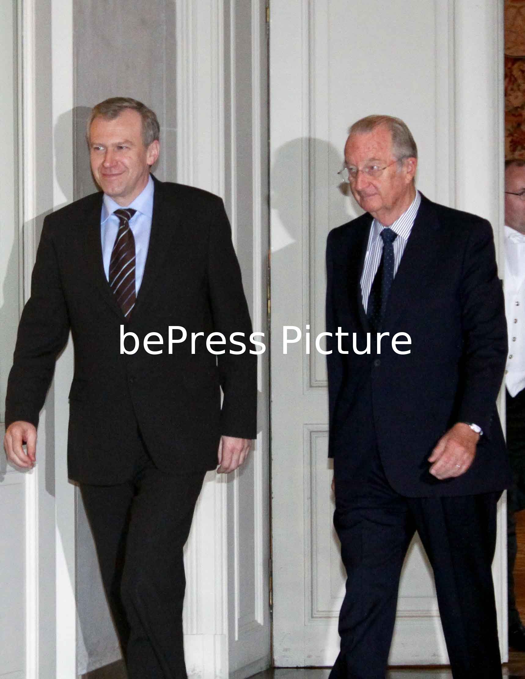 Arrival of the new Prime Minister Yves Leterme CDV with Roil Albert II | Arrive du nouveau premier Ministre Yves Leterme CDV avec le Roil Albert II